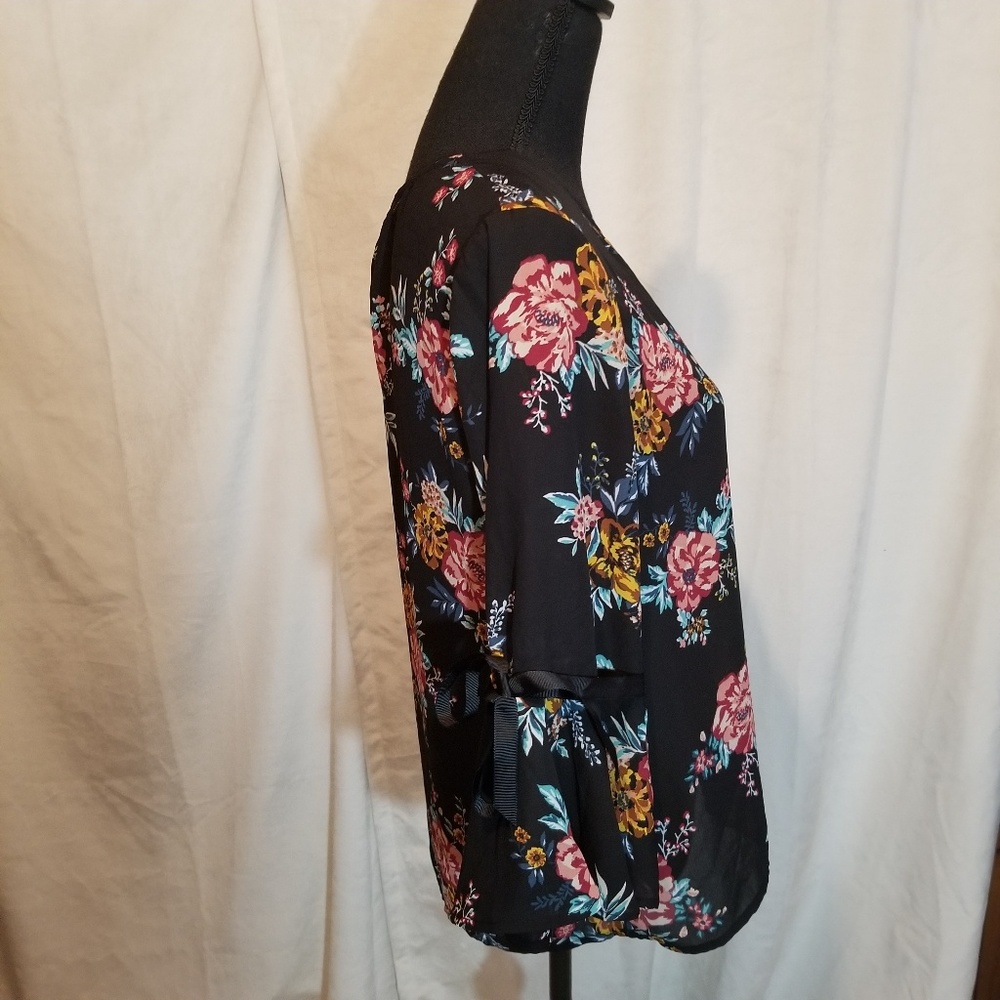 Lily Black floral 3/4 bell sleeve blouse - Picture 8 of 8